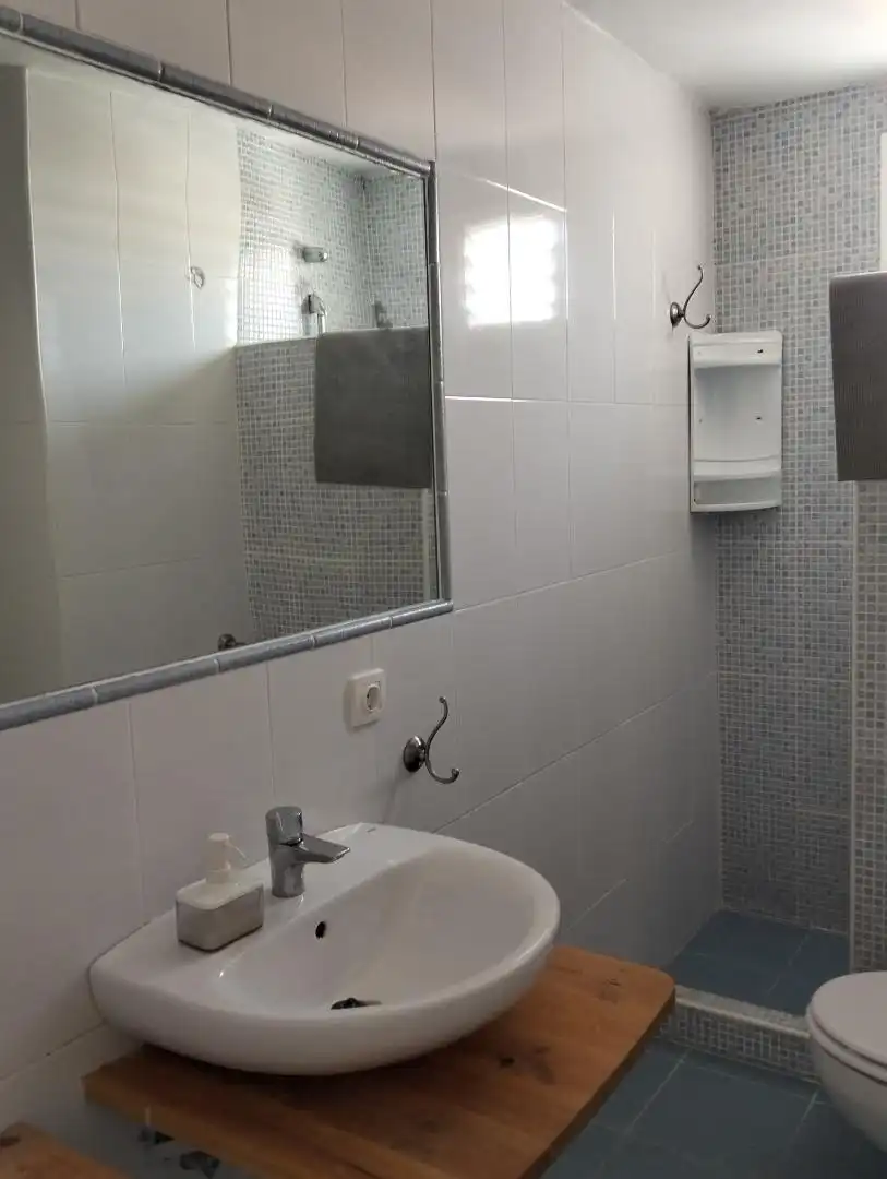 Baño de Piso de alquiler en Sevilla con Aire acondicionado, Amueblado y Lavadora
