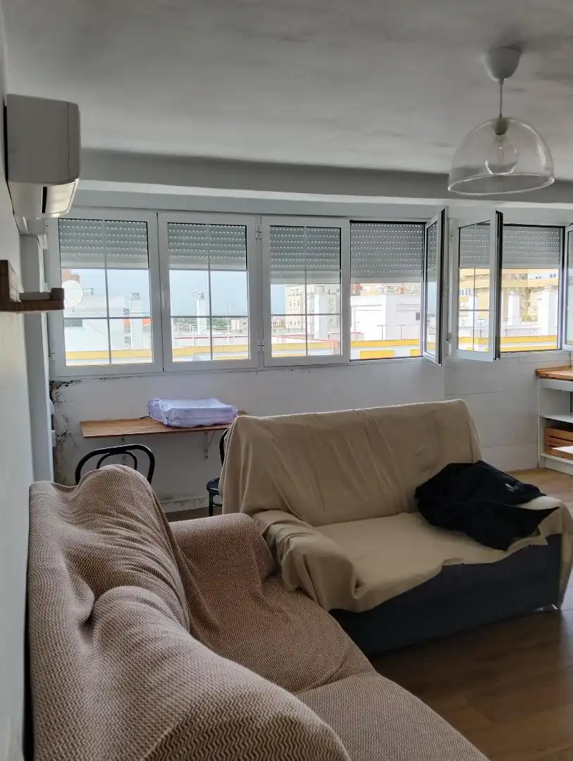 Habitación de Piso de alquiler en Sevilla con Aire acondicionado, Amueblado y Lavadora