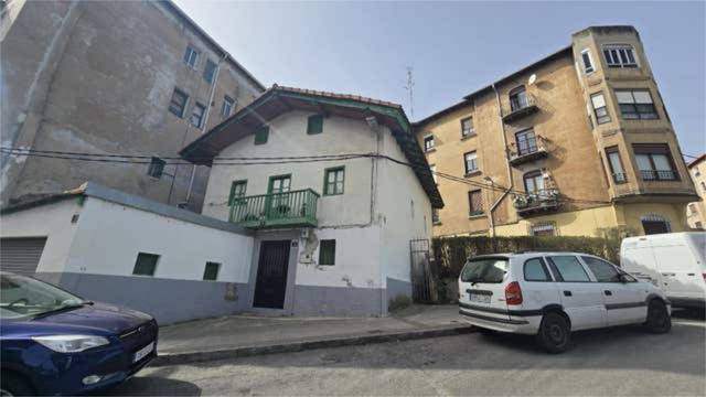 Casa-chalet en Venta en Burtzeña