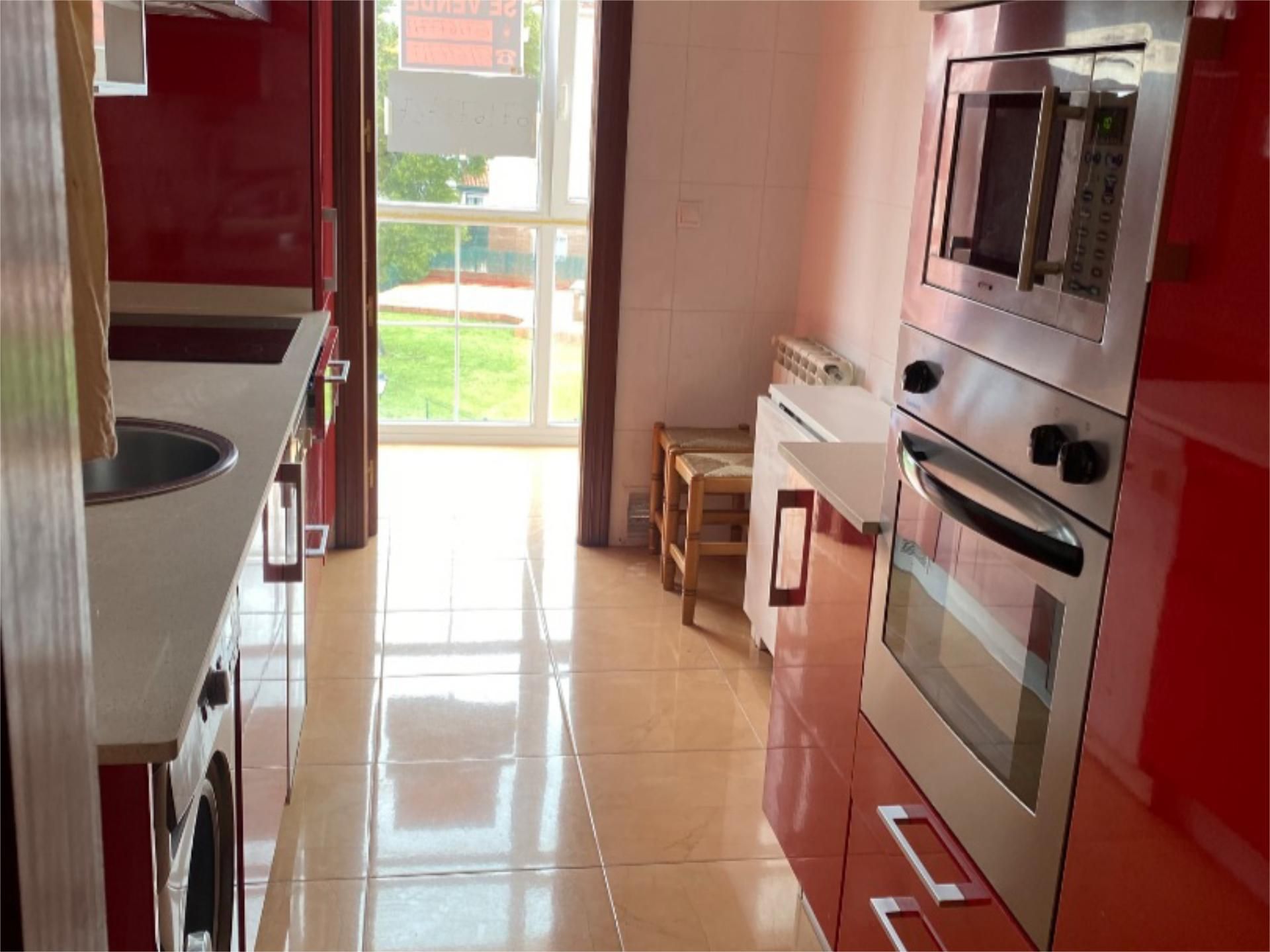 Cocina de Piso en venta en Bárcena de Cicero con Piscina