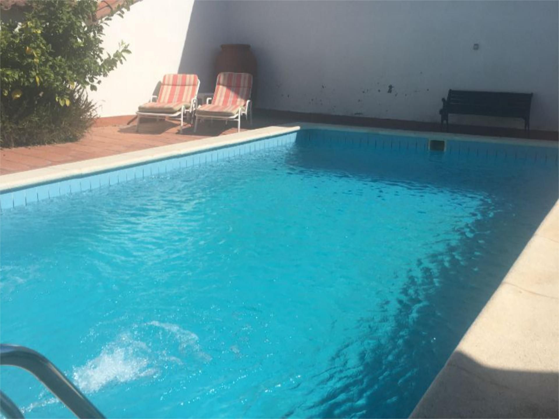 Schwimmbecken von Erdgeschoss zum Verkauf in Belmez mit Klimaanlage, Privatgarten und Abstellraum