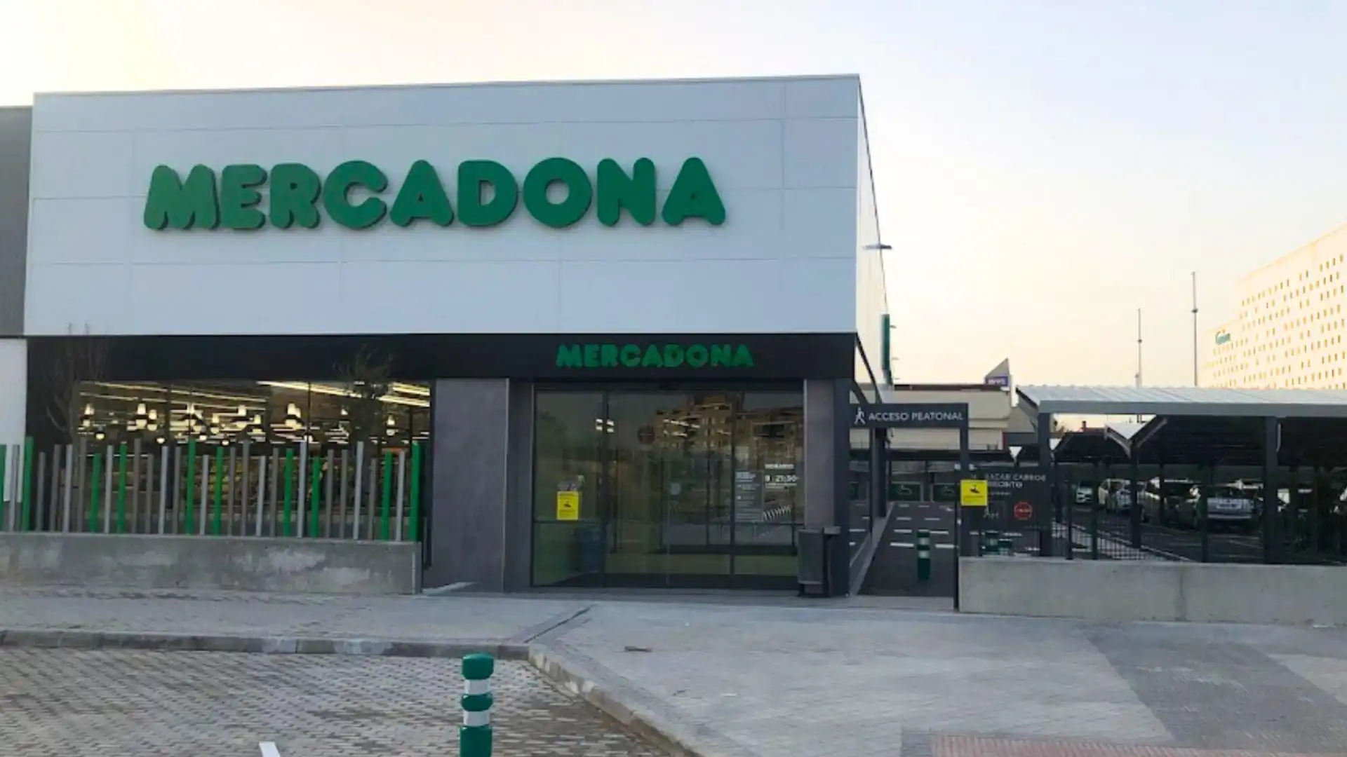 Habitación en Calle las Trece Rosas, 12, Urbanizaciones Piso para compartir en Rivas-Vaciamadrid con Calefacción, Piscina y Amueblado