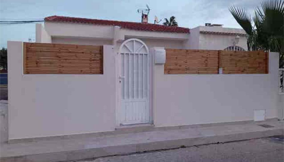 Casa adosada de alquiler en Zona Carrefour - Urbanizaciones, Torrevieja - imagen 1 Foto 1 de Casa adosada de alquiler en Zona Carrefour - Urbanizaciones, Torrevieja