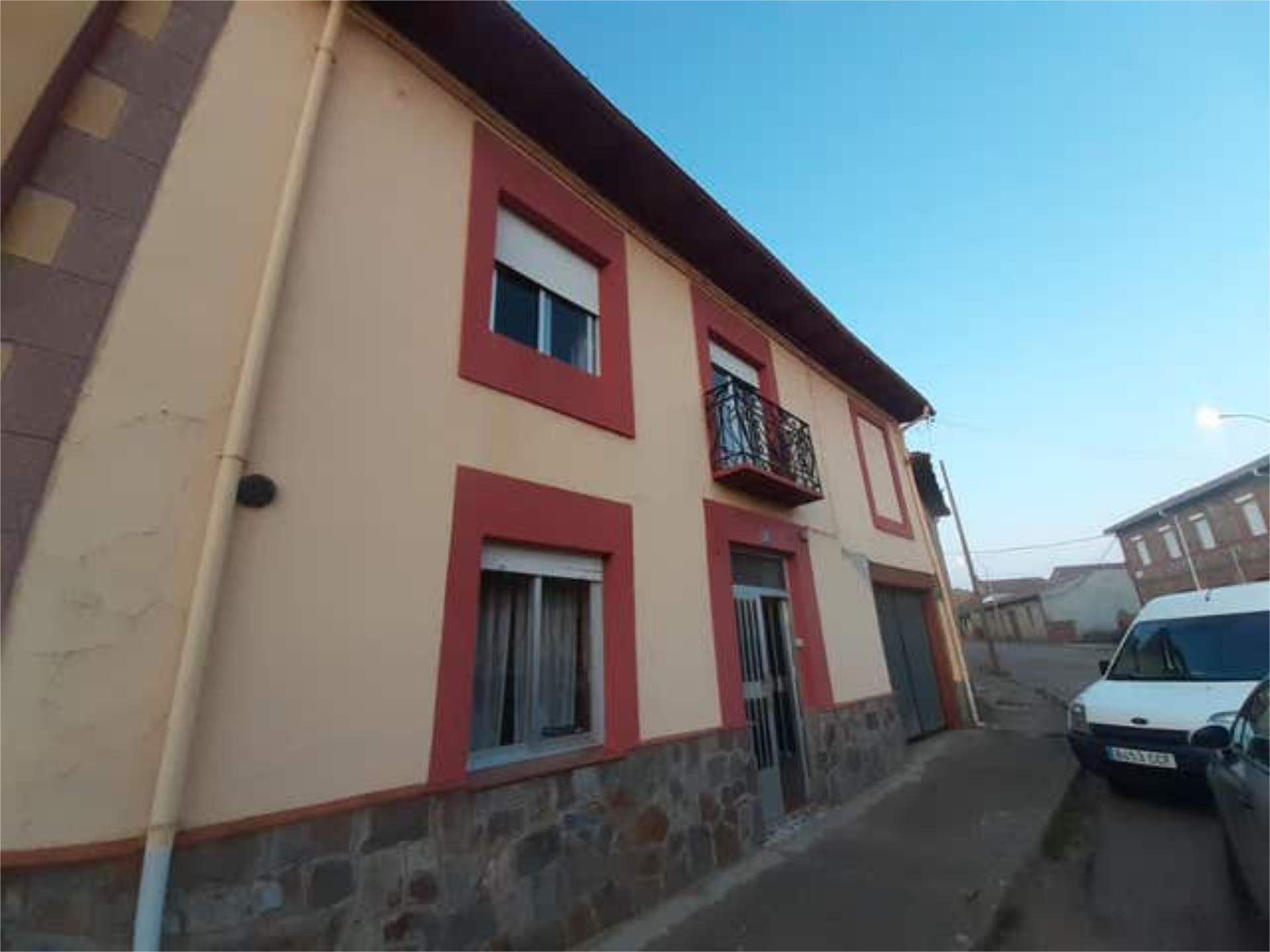 Vista exterior de Casa o chalet en venta en San Justo de la Vega con Calefacción, Jardín privado y Terraza