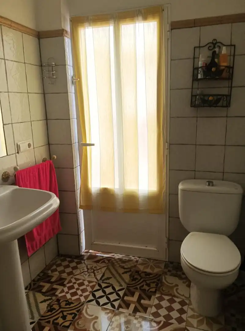 Casa adosada en venda a Calle Santo Reino, 4, Villacarrillo Bany de Casa adosada en venda en Villacarrillo amb Aire condicionat i Piscina