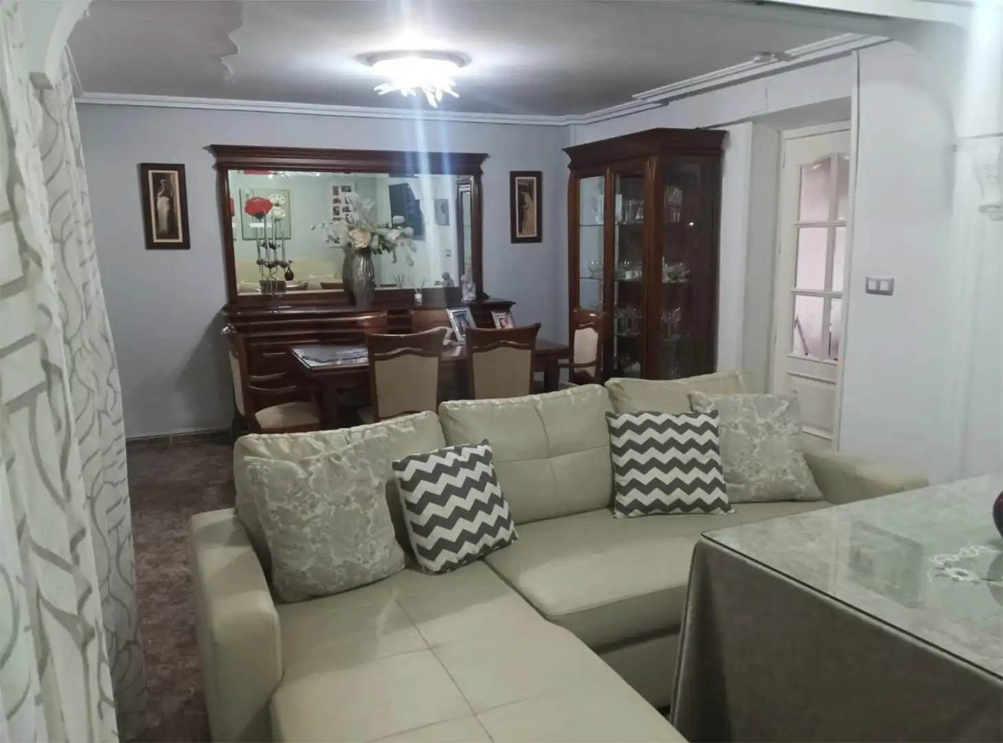 Casa adosada en venda a Calle Santo Reino, 4, Villacarrillo Sala d'estar de Casa adosada en venda en Villacarrillo amb Aire condicionat i Piscina
