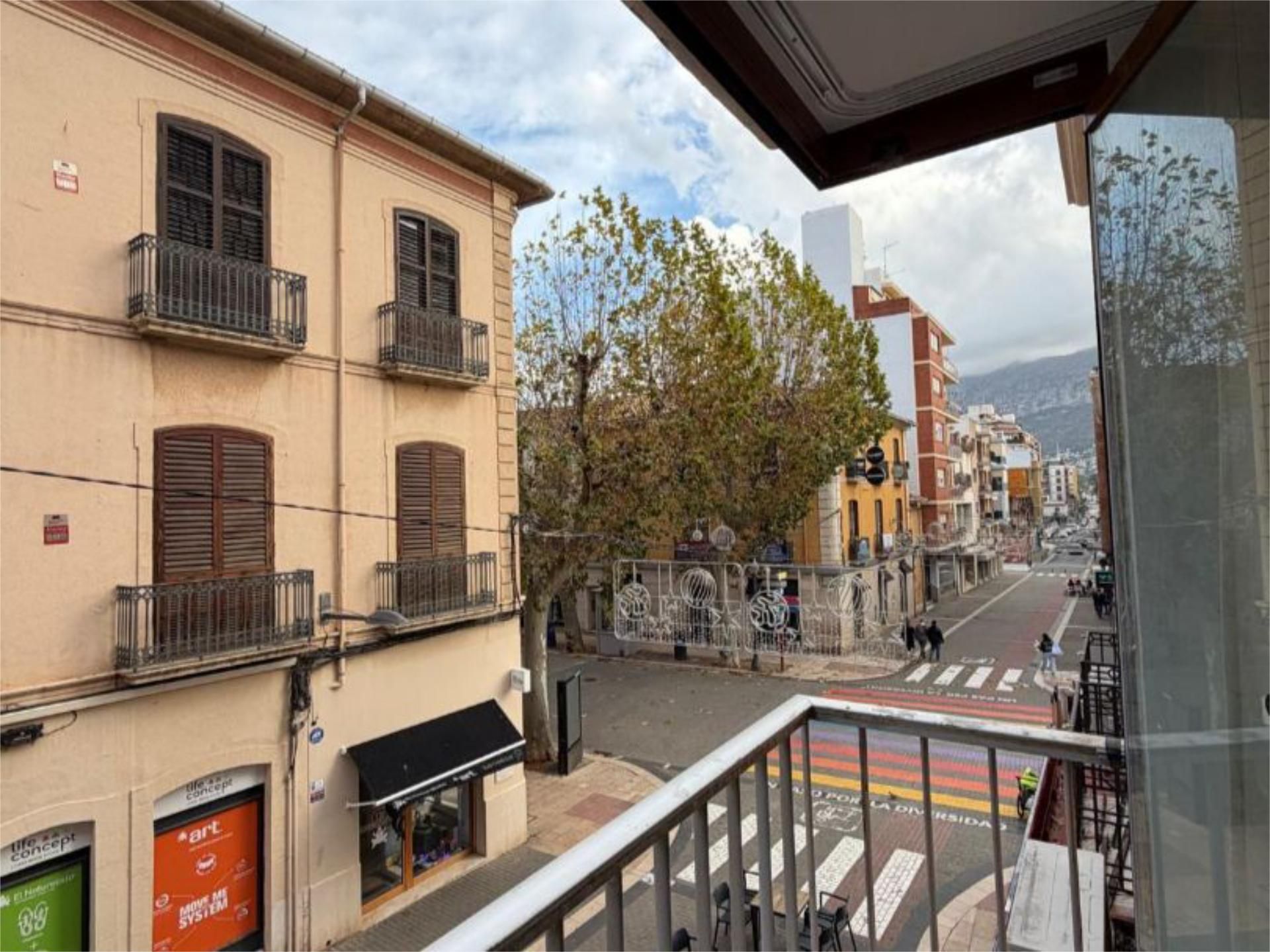 Wohnung zur Miete in Carrer de Diana, 18, Centro Urbano Außenansicht von Wohnung zur Miete in Dénia mit Klimaanlage und Balkon