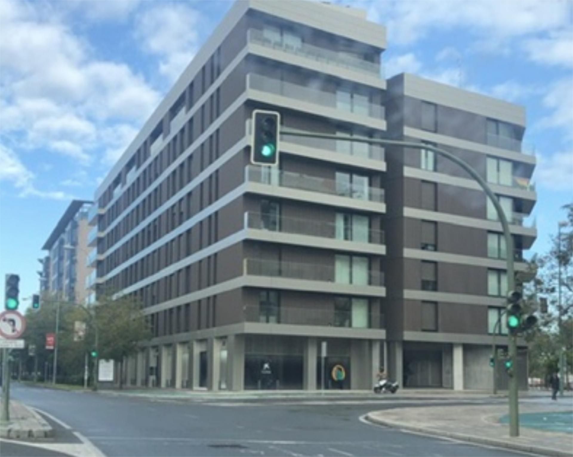 Außenansicht von Wohnung zum Verkauf in  Sevilla Capital mit Klimaanlage, Heizung und Privatgarten