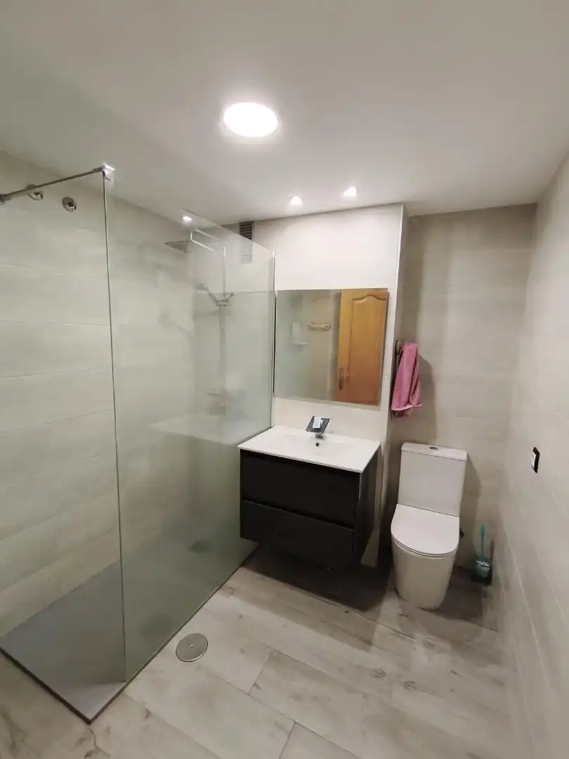 Badezimmer von Wohnung zum Verkauf in Biar mit Heizung, Parkett und Terrasse