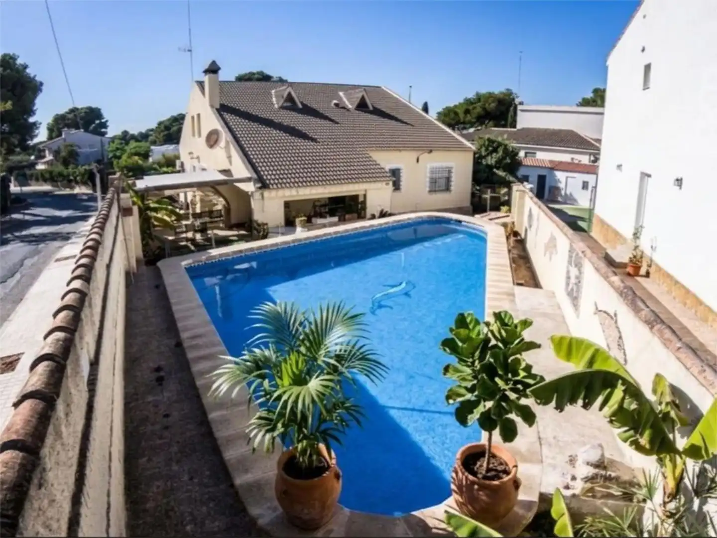 Houses for sale in Carrer 413, 3, La Cañada Swimming pool of Houses for sale in Paterna with Air Conditioner, Heating and Private garden