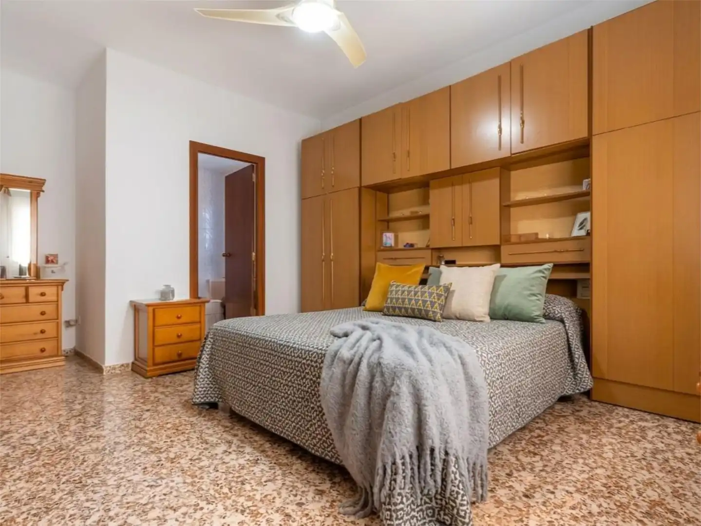 Houses for sale in Carrer 413, 3, La Cañada Bedroom of Houses for sale in Paterna with Air Conditioner, Heating and Private garden