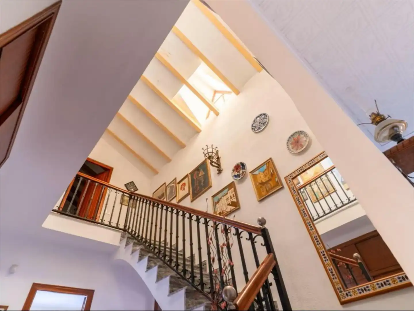 Houses for sale in Carrer 413, 3, La Cañada Houses for sale in Paterna with Air Conditioner, Heating and Private garden