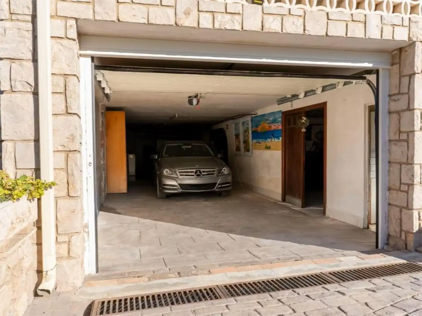 Houses for sale in Carrer 413, 3, La Cañada Parking of Houses for sale in Paterna with Air Conditioner, Heating and Private garden