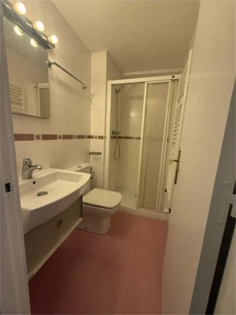Flat for sale in Benasque Bathroom of Flat for sale in Benasque with Terrace and Furnished