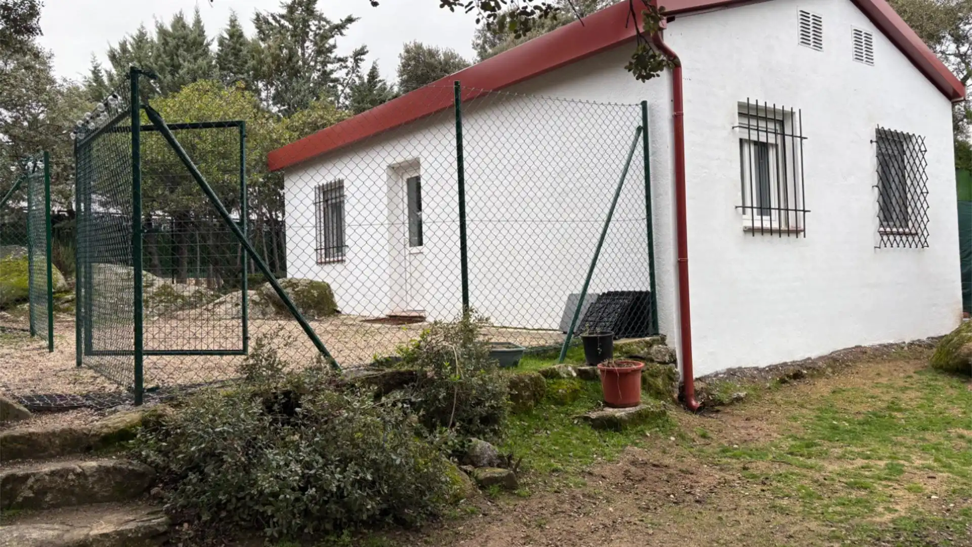 Vista exterior de Piso de alquiler en Valdemorillo con Calefacción, Jardín privado y Amueblado