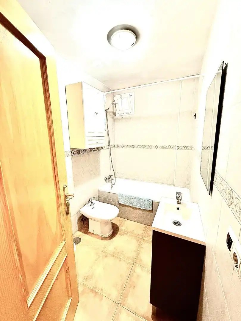 Flat for sale in Plaza la Petanca, 3, Santa María del Águila Bathroom of Flat for sale in El Ejido with Air Conditioner, Terrace and Balcony