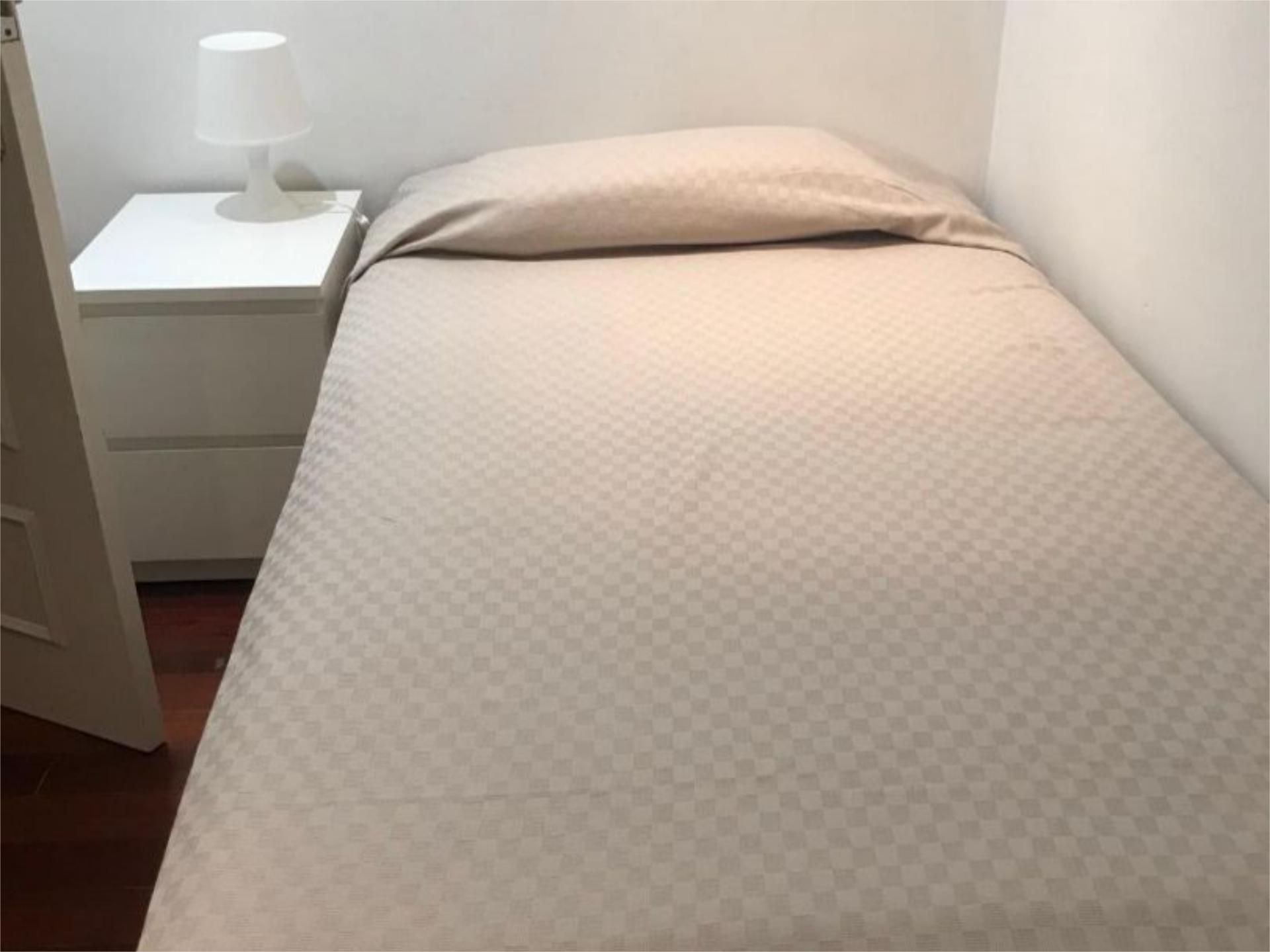 Schlafzimmer von Wohnung zur untervermieten in  Barcelona Capital mit Heizung, Parkett und Möbliert
