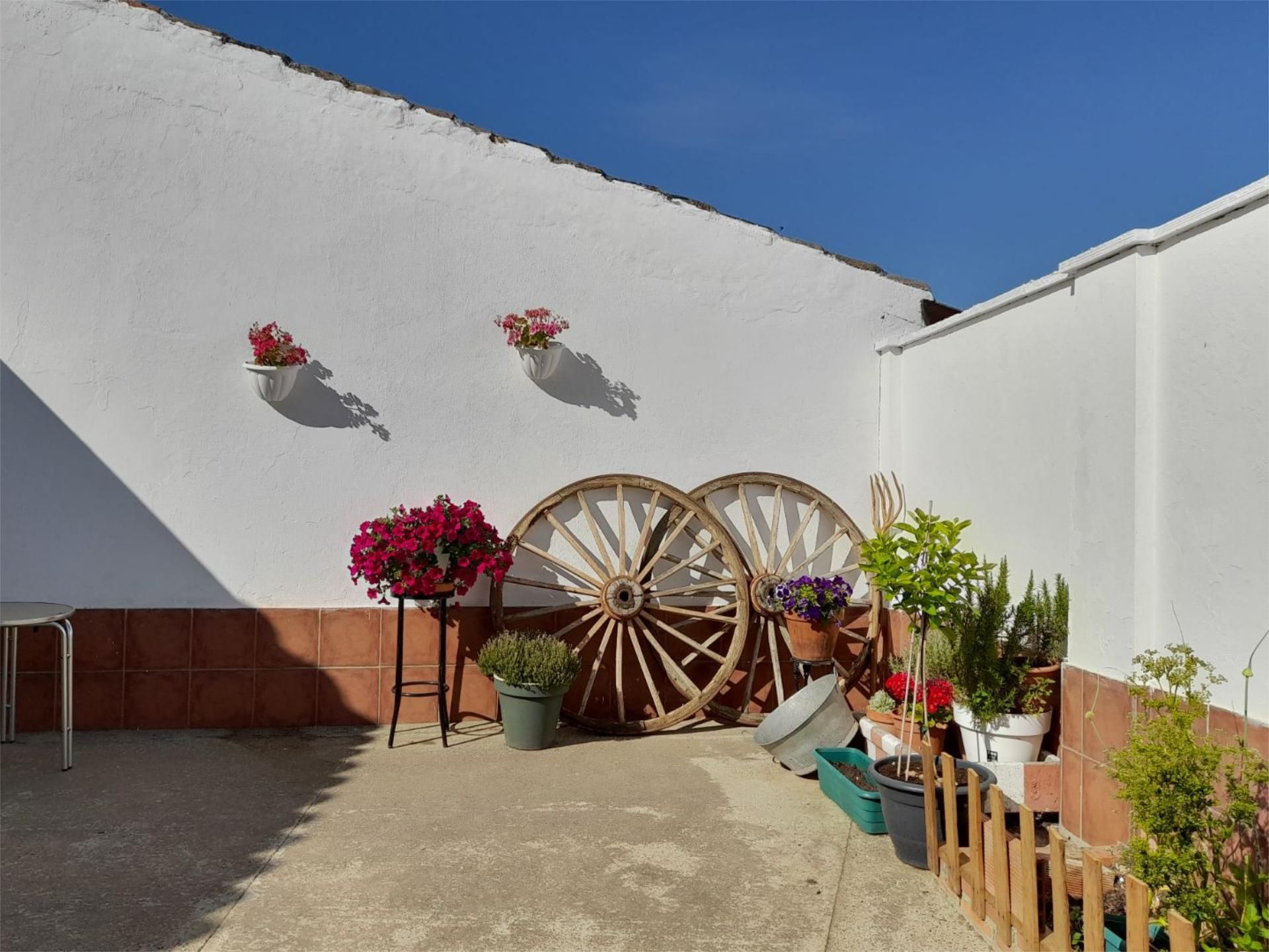 Casa adosada en venta en Plaza Jose Antonio, 5, La Unión de Campos Terraza de Casa adosada en venta en La Unión de Campos con Calefacción, Trastero y Balcón