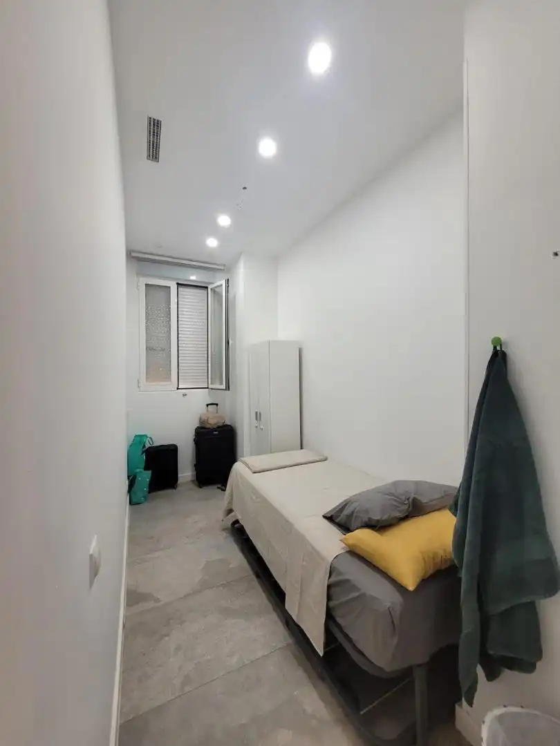 Bedroom of Flat for share in Madrid  with Air Conditioner, Heating and Furnished