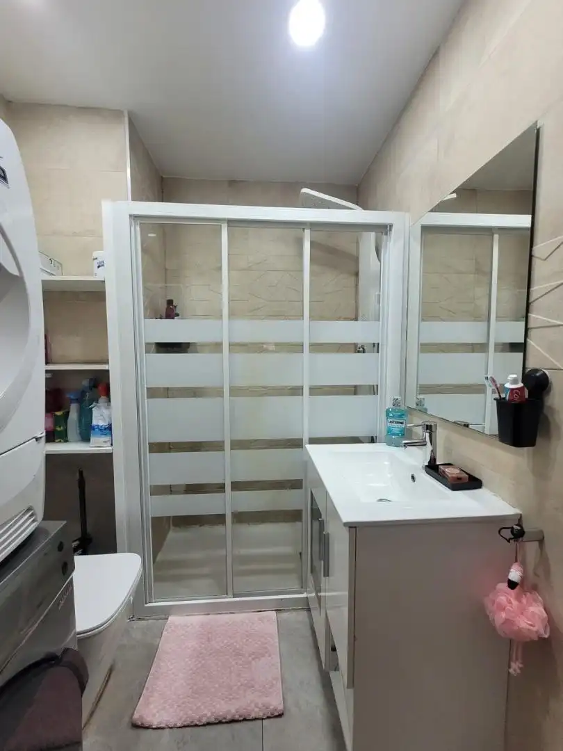 Bathroom of Flat for share in Madrid  with Air Conditioner, Heating and Furnished