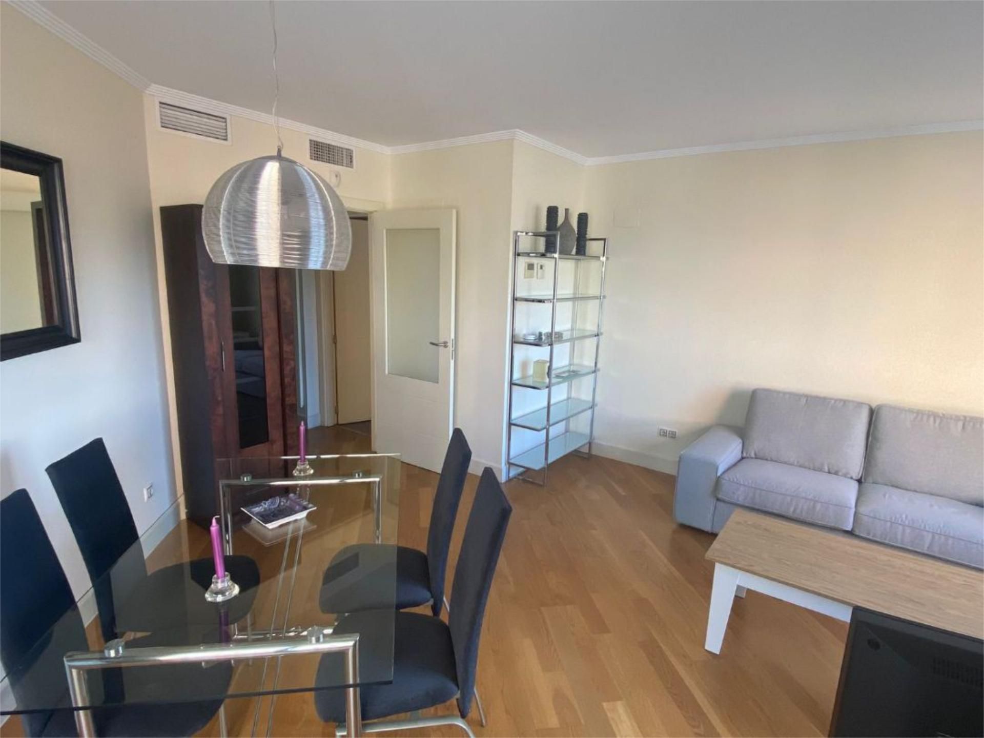 Pis de lloguer a Eros, 7, Legazpi Sala d'estar de Pis de lloguer en Madrid Capital amb Aire condicionat, Calefacció i Parquet