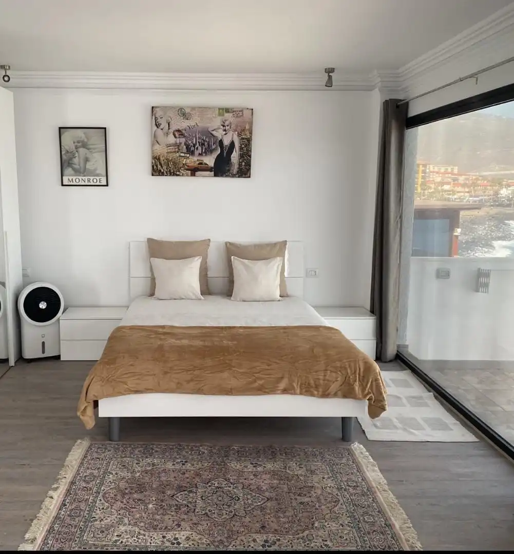 Casa adosada en venda a Avenida Maritima, 34, Candelaria - Playa La Viuda Dormitori de Casa adosada en venda en Candelaria amb Terrassa, Piscina i Moblat