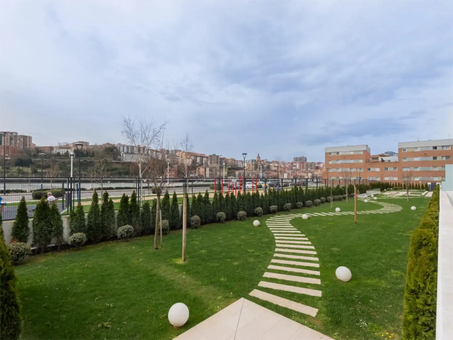 Pis en venda a Berdintasuna Kalea, 5, Lamiako - Txopoeta Vista exterior de Pis en venda en Leioa amb Aire condicionat, Calefacció i Jardí privat