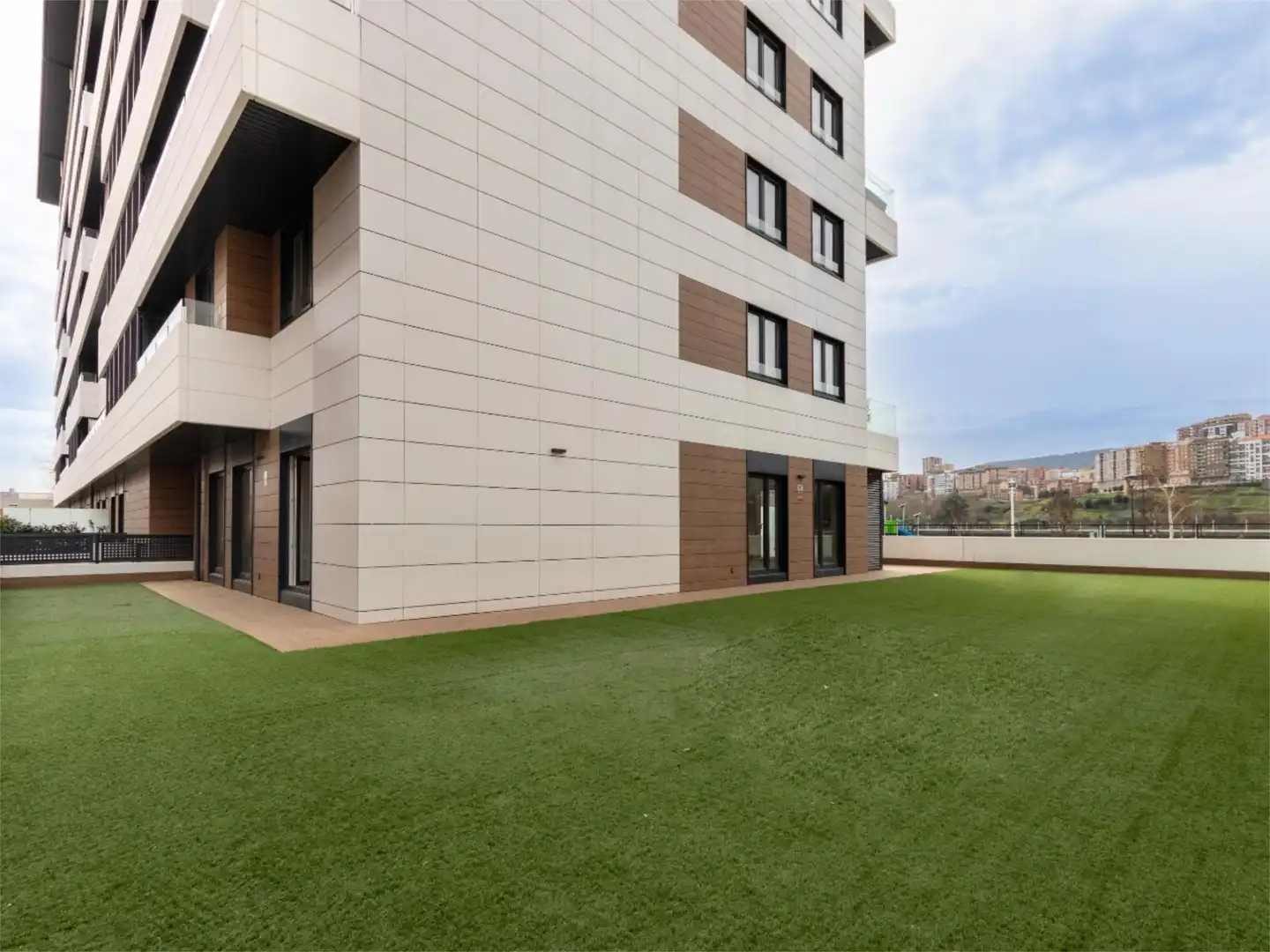 Pis en venda a Berdintasuna Kalea, 5, Lamiako - Txopoeta Vista exterior de Pis en venda en Leioa amb Aire condicionat, Calefacció i Jardí privat
