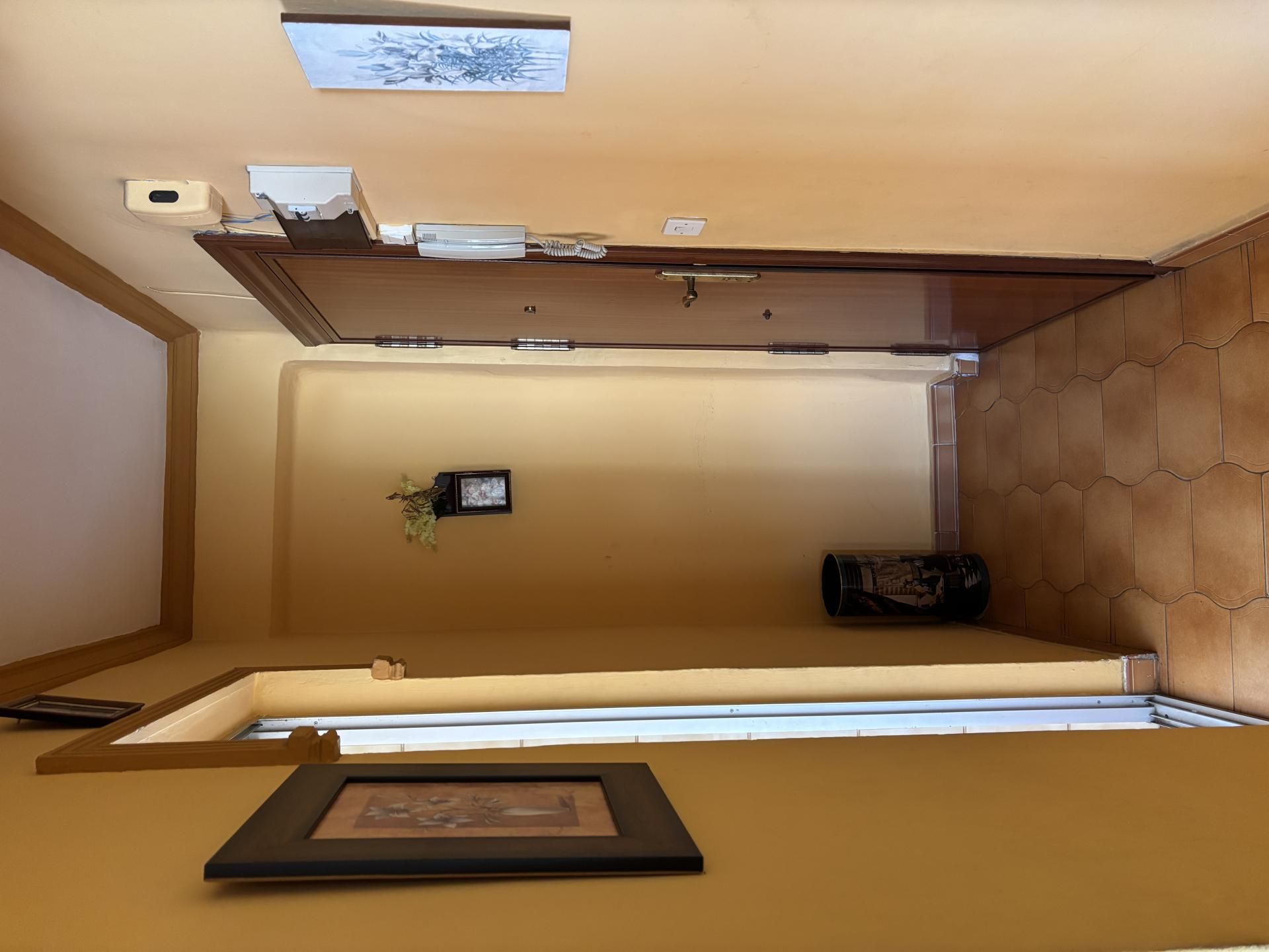 Piso en venta en Marbella con Terraza, Amueblado y Videoportero