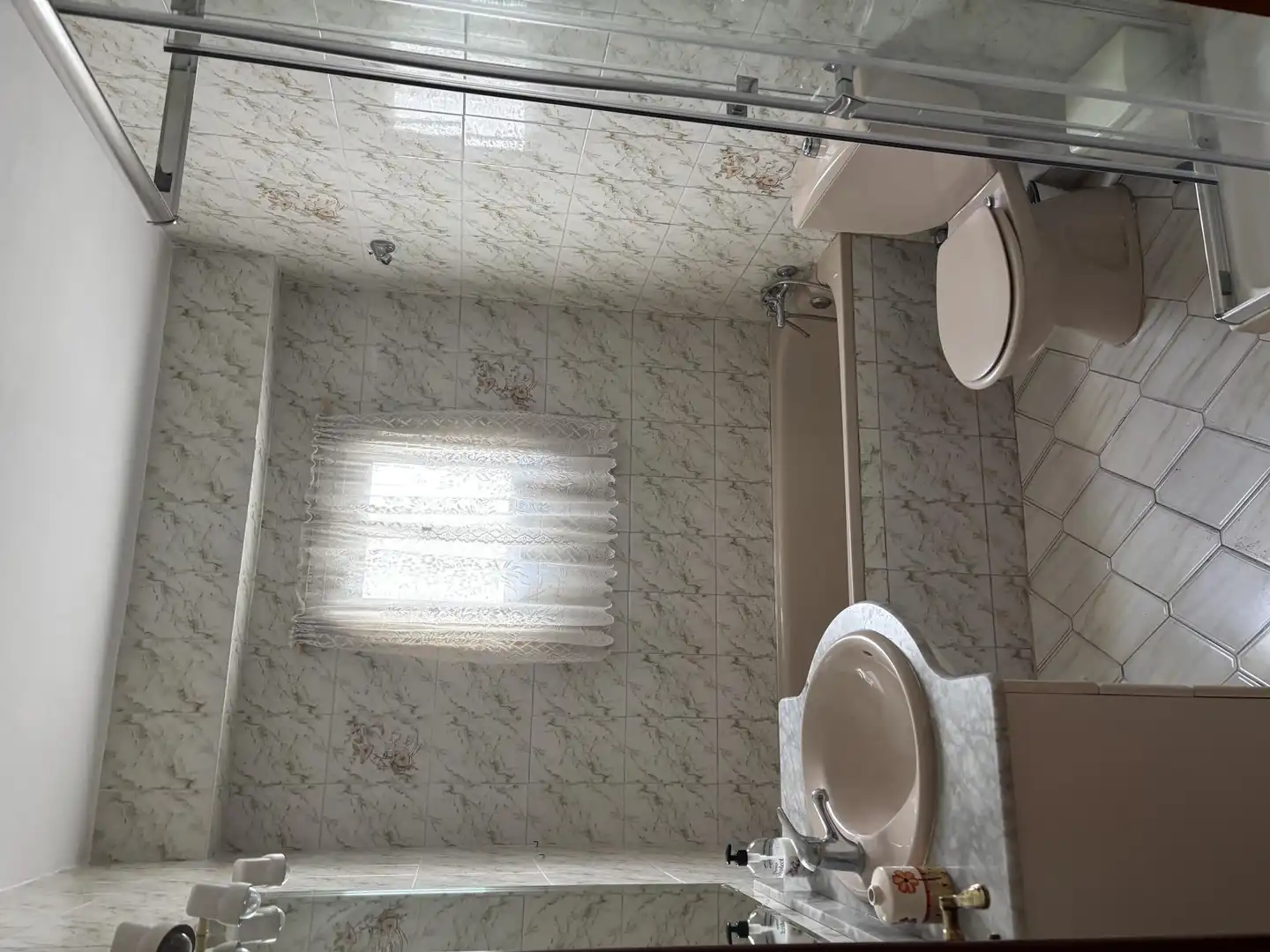 Piso en venta en Calle Juan Breva, 15, Divina Pastora Baño de Piso en venta en Marbella con Terraza