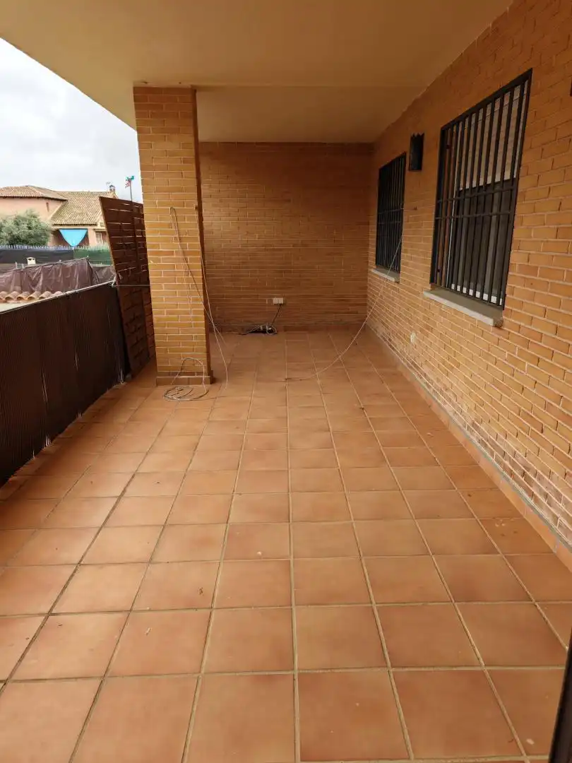 Casa adosada en venda a Calle Juan Bautista de Toledo, 11, Burguillos de Toledo Terrassa de Casa adosada en venda en Burguillos de Toledo amb Aire condicionat, Terrassa i Piscina