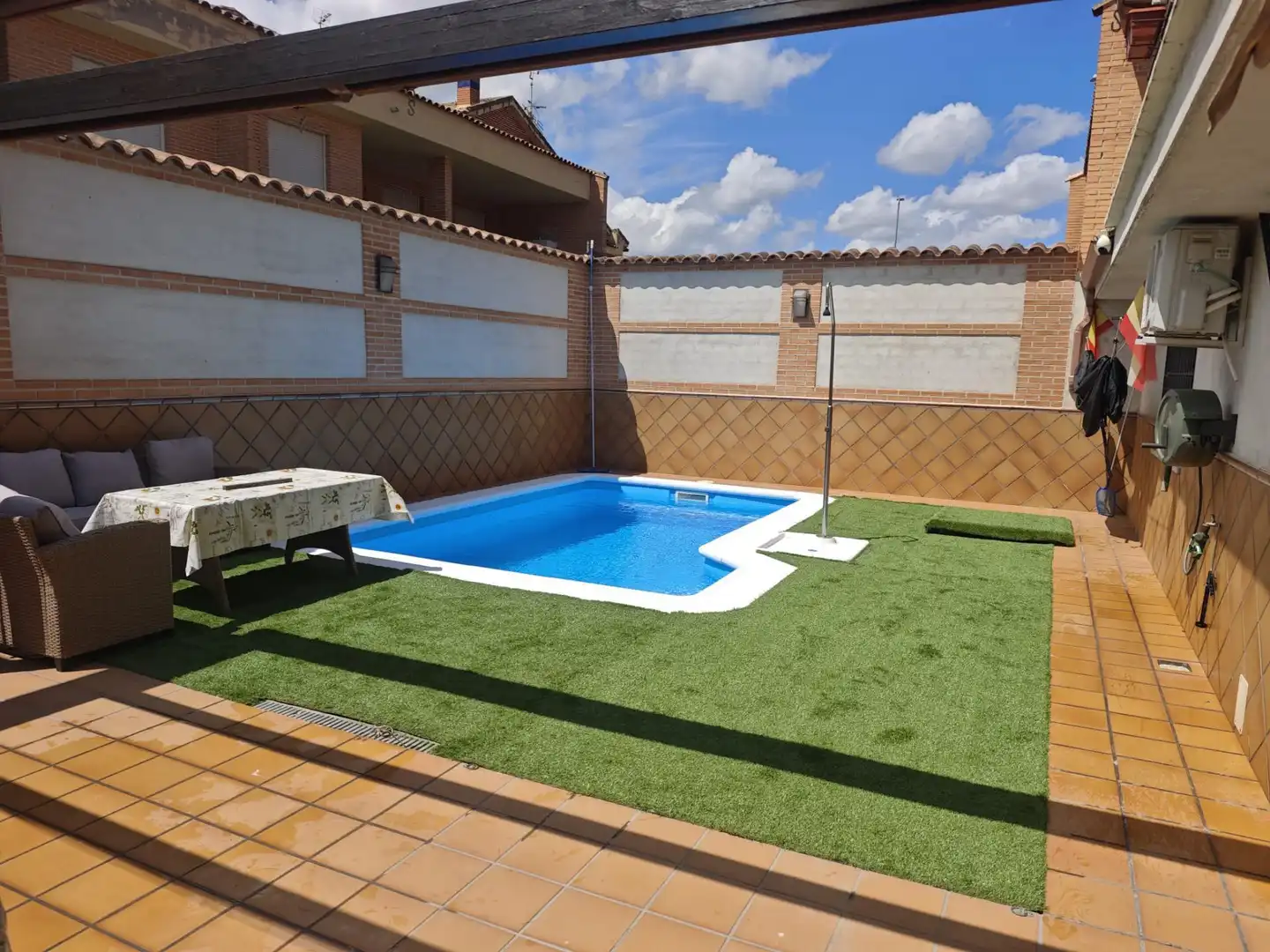 Casa adosada en venda a Calle Juan Bautista de Toledo, 11, Burguillos de Toledo Piscina de Casa adosada en venda en Burguillos de Toledo amb Aire condicionat, Terrassa i Piscina
