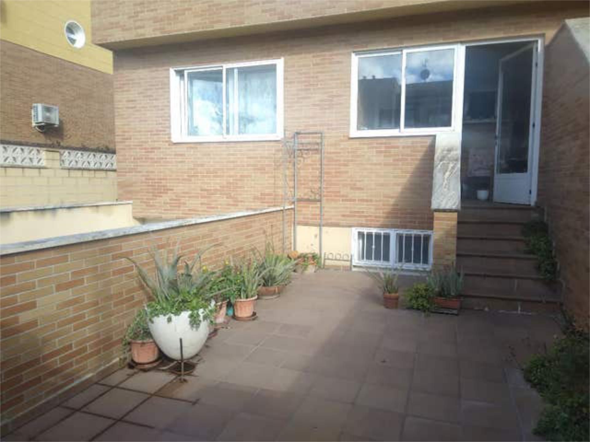 Terrasse von Einfamilien-Reihenhaus zum Verkauf in Azuqueca de Henares mit Heizung, Privatgarten und Terrasse