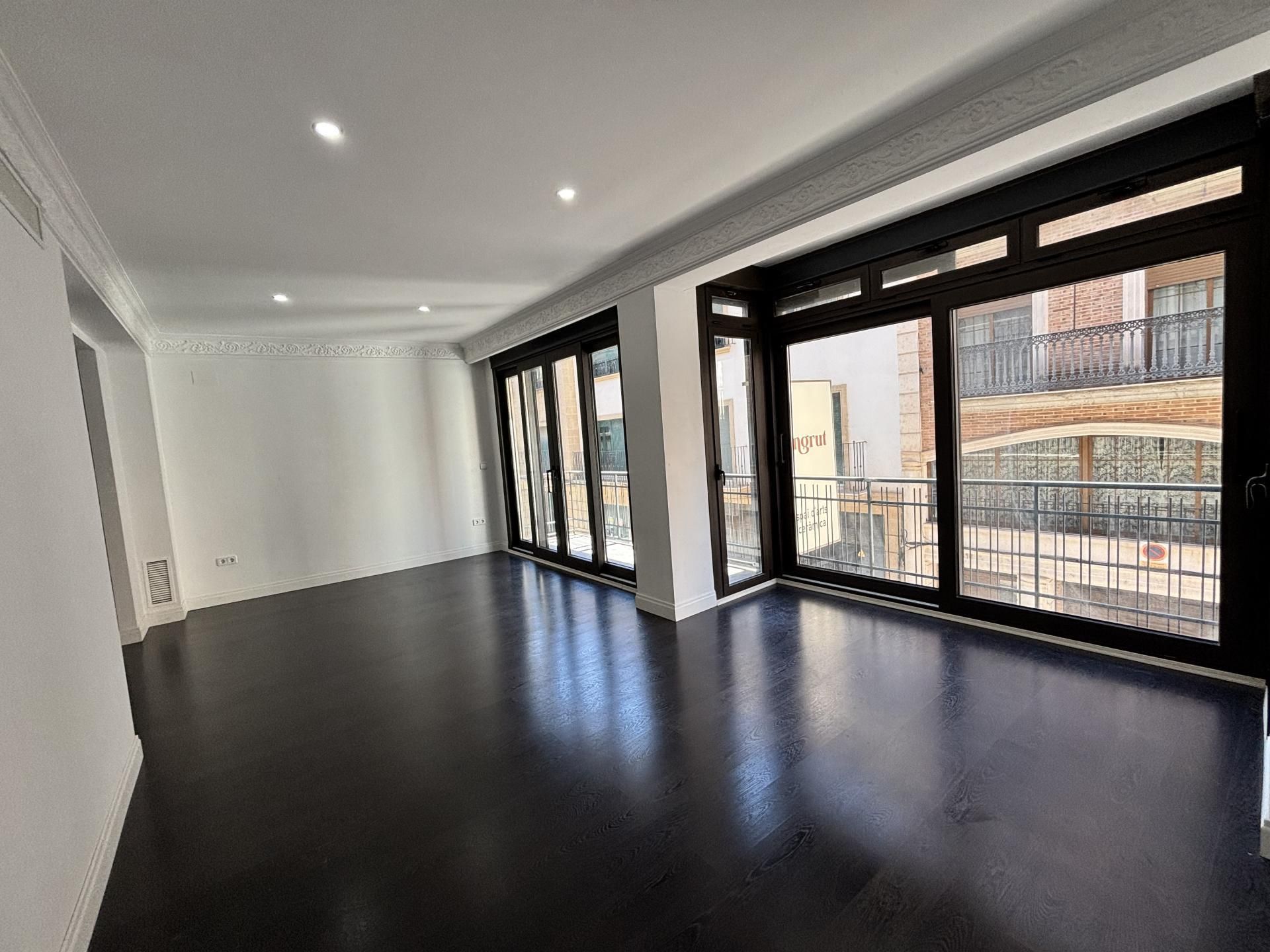 Pis en venda a Carrer Major Sant Agustí, 44, Centre Sala d'estar de Pis en venda en Alzira amb Aire condicionat i Balcó