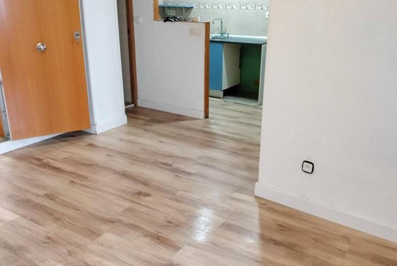 Piso en venta en Carrer de Bellcaire, 62, Can Peguera, Barcelona Capital - imagen 1 Foto 1 de Piso en venta en Carrer de Bellcaire, 62, Can Peguera, Barcelona Capital