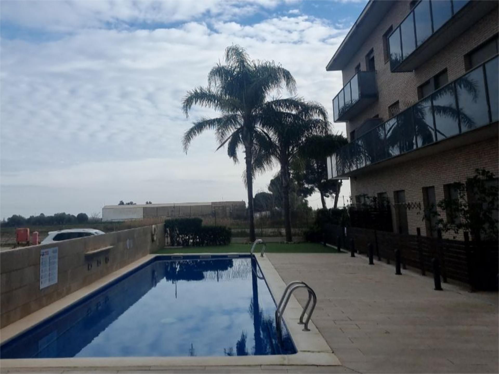 Schwimmbecken von Wohnung zum Verkauf in Deltebre mit Klimaanlage und Schwimmbad