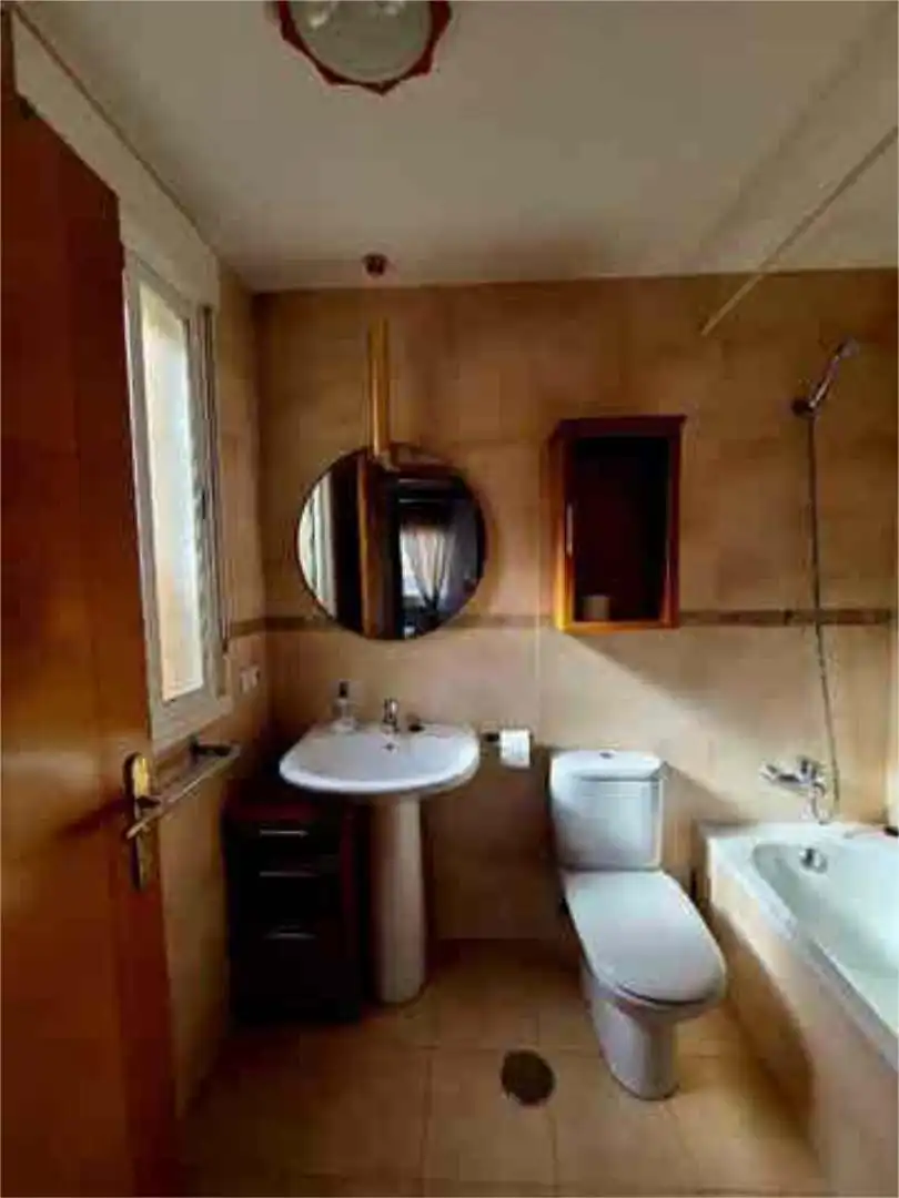 Wohnung zum Verkauf in Larache Badezimmer von Wohnung zum Verkauf in Ciudad Real mit Heizung, Privatgarten und Terrasse