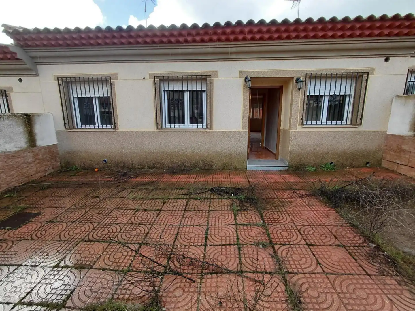 Exterior view of Single-family semi-detached for sale in Campillo de Altobuey  with Private garden and Storage room