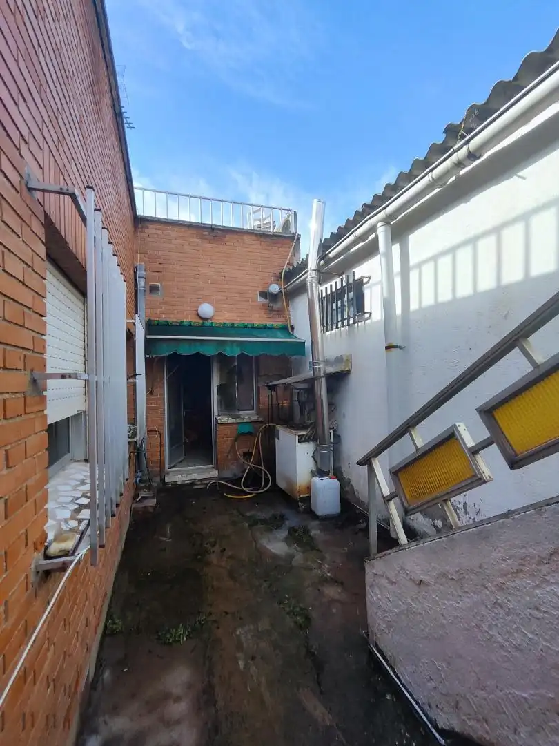 Casa adosada en venta en Calle Zaorejas, 16, Aeropuerto Vista exterior de Casa adosada en venta en Madrid con Jardín privado, Terraza y Trastero