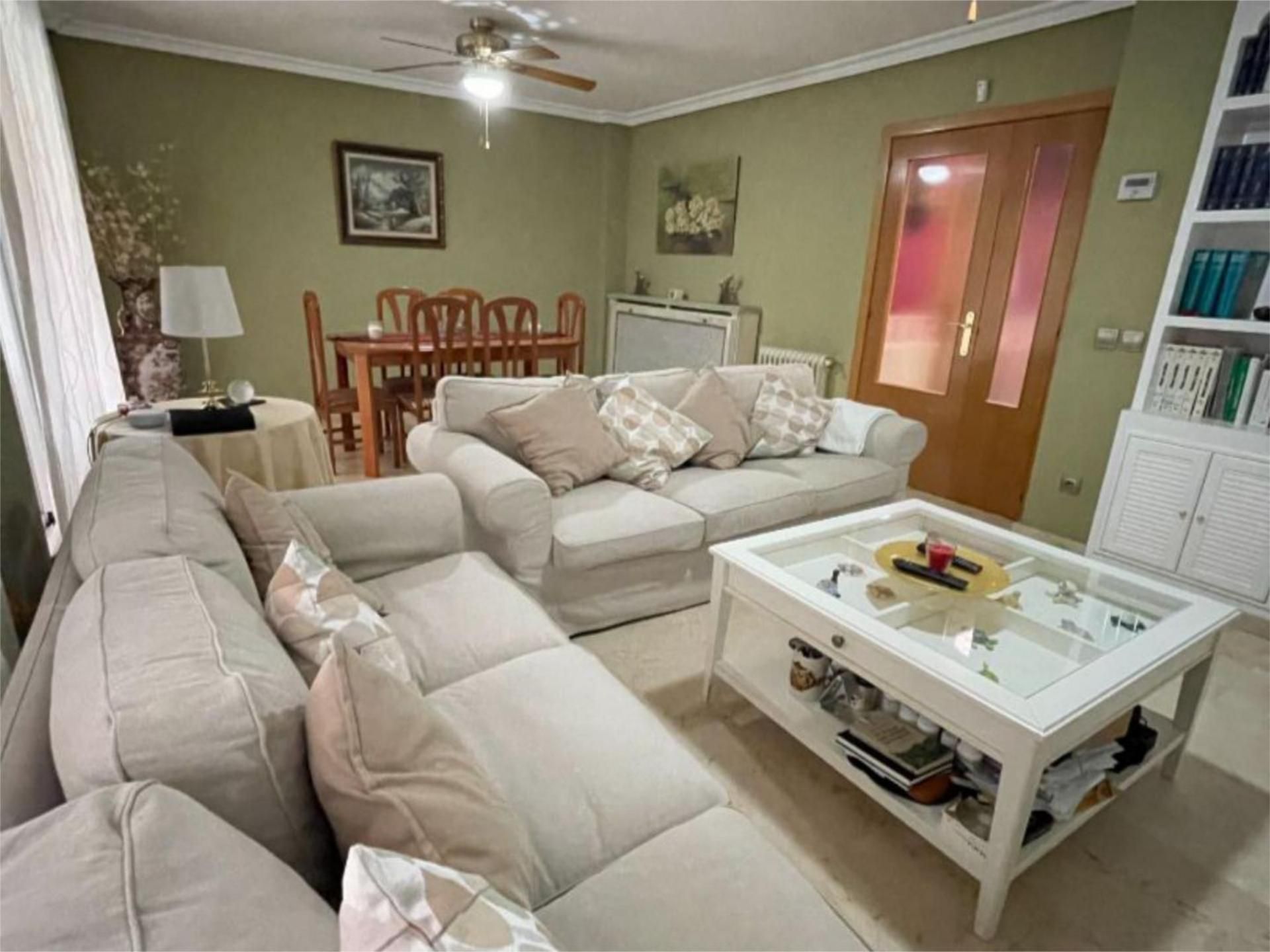 Casa adosada en venta en La Garena Sala de estar de Casa adosada en venta en Alcalá de Henares con Aire acondicionado, Terraza y Piscina