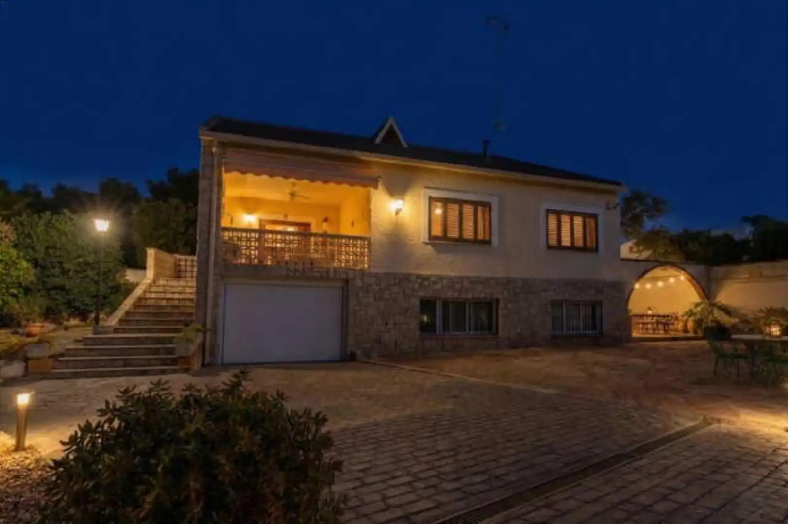 Vista exterior de Casa adosada en venta en Paterna con Terraza y Piscina