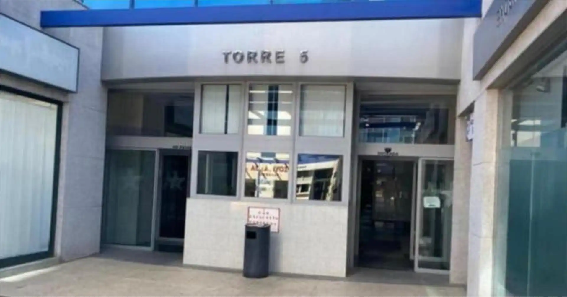 Vista exterior de Oficina de alquiler en Sevilla con Aire acondicionado