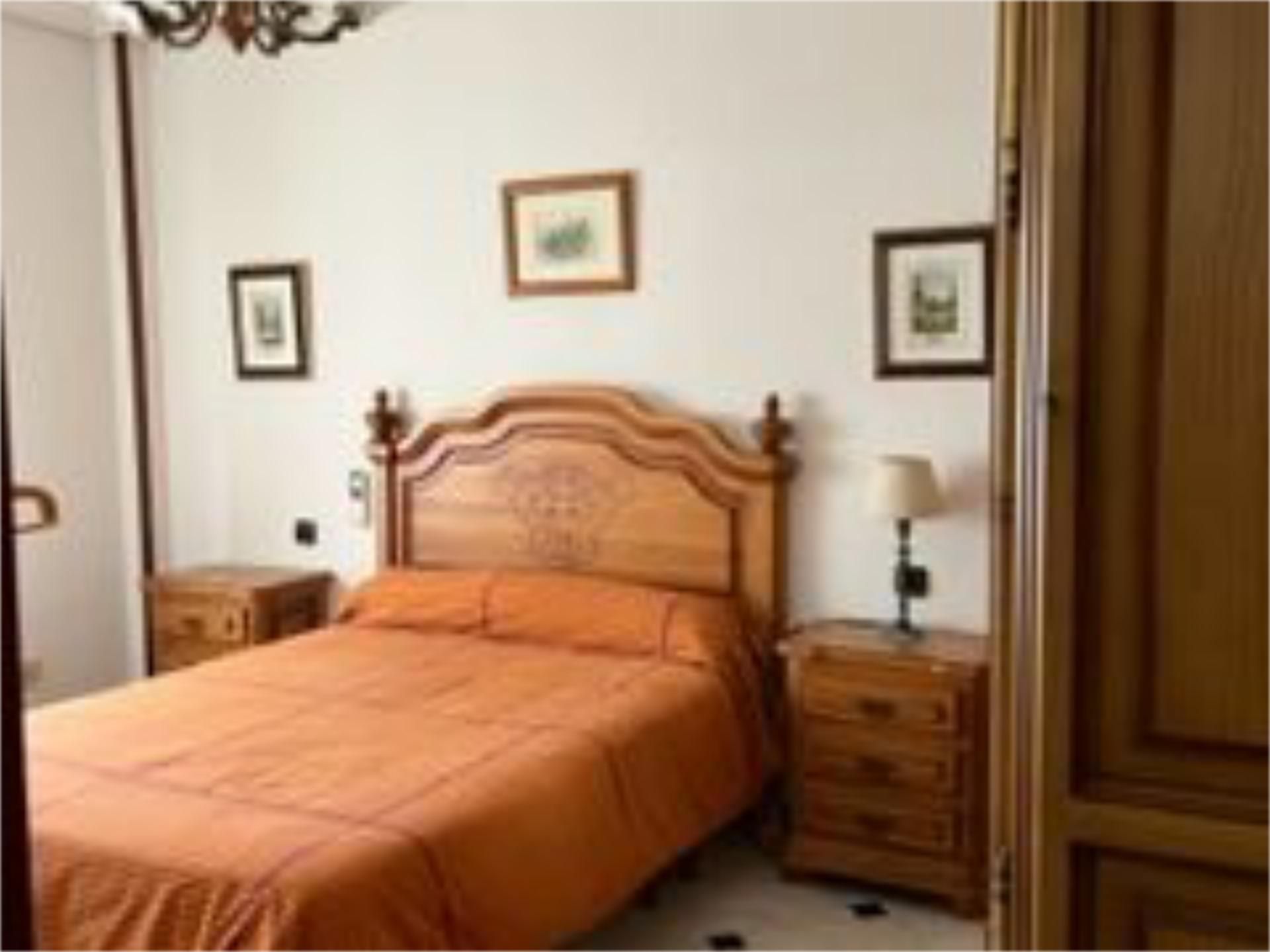 Dormitori de Pis de lloguer en Úbeda amb Aire condicionat, Calefacció i Terrassa