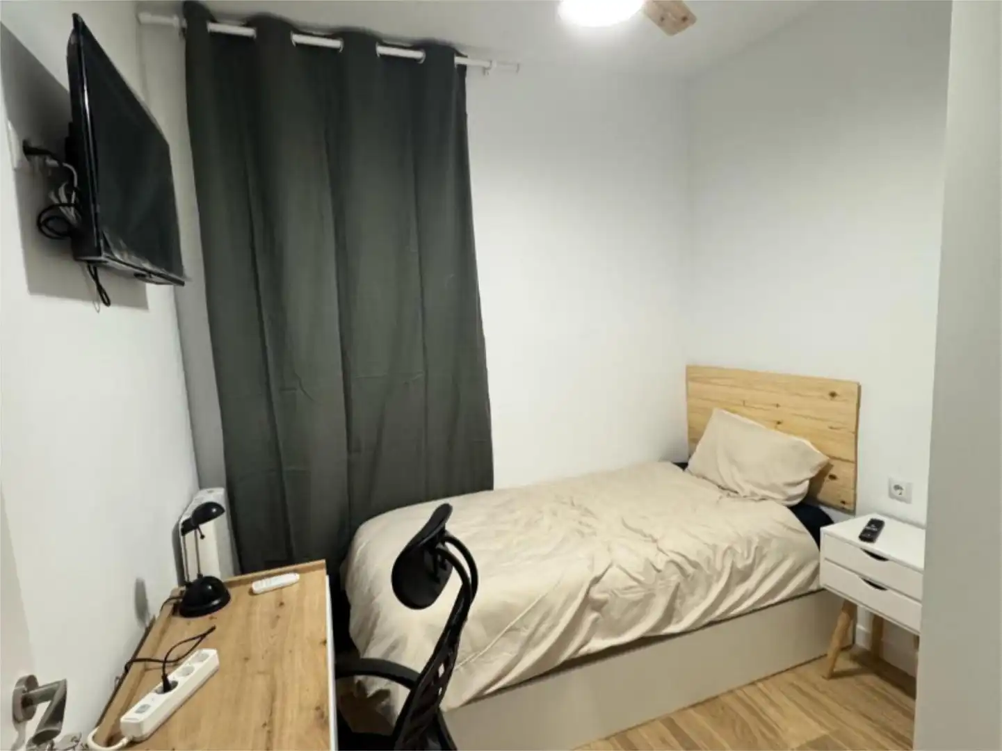 Schlafzimmer von Wohnung zur untervermieten in Sabadell mit Heizung, Terrasse und Möbliert