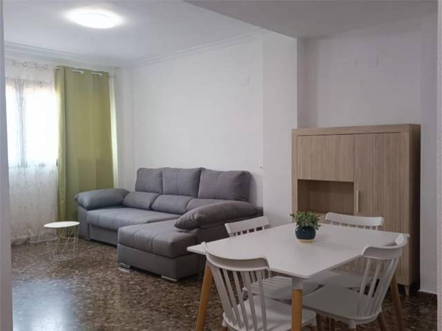 Piso en Alquiler en Carrer América, 51 en Avenida de Abril - 9 de Octubre