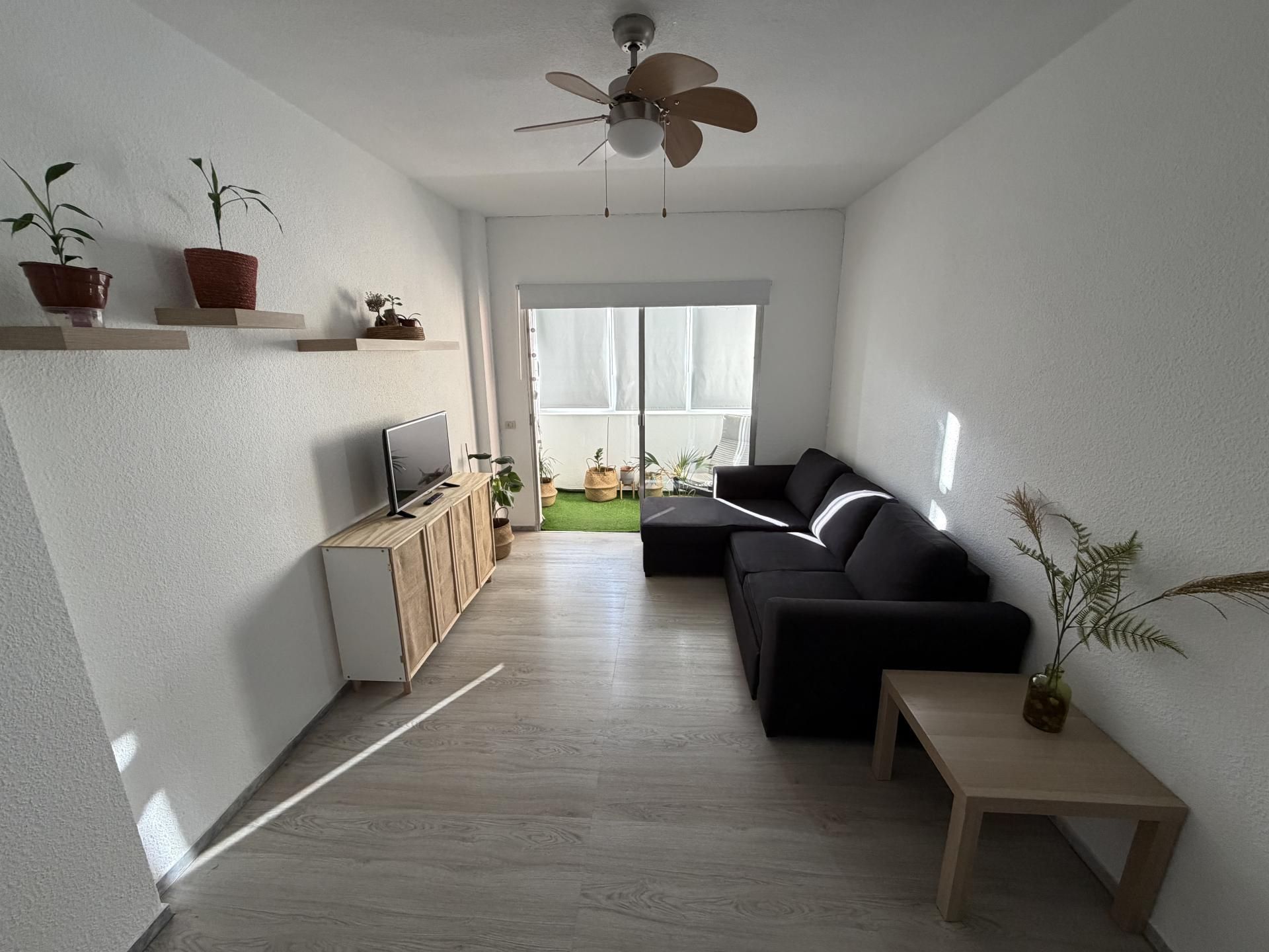 Pis de lloguer a Calle la Estrella, 1, César Casariego - Santa Clara - Nuevo Obrero Sala d'estar de Pis de lloguer en Santa Cruz de Tenerife Capital amb Parquet, Moblat i Balcó