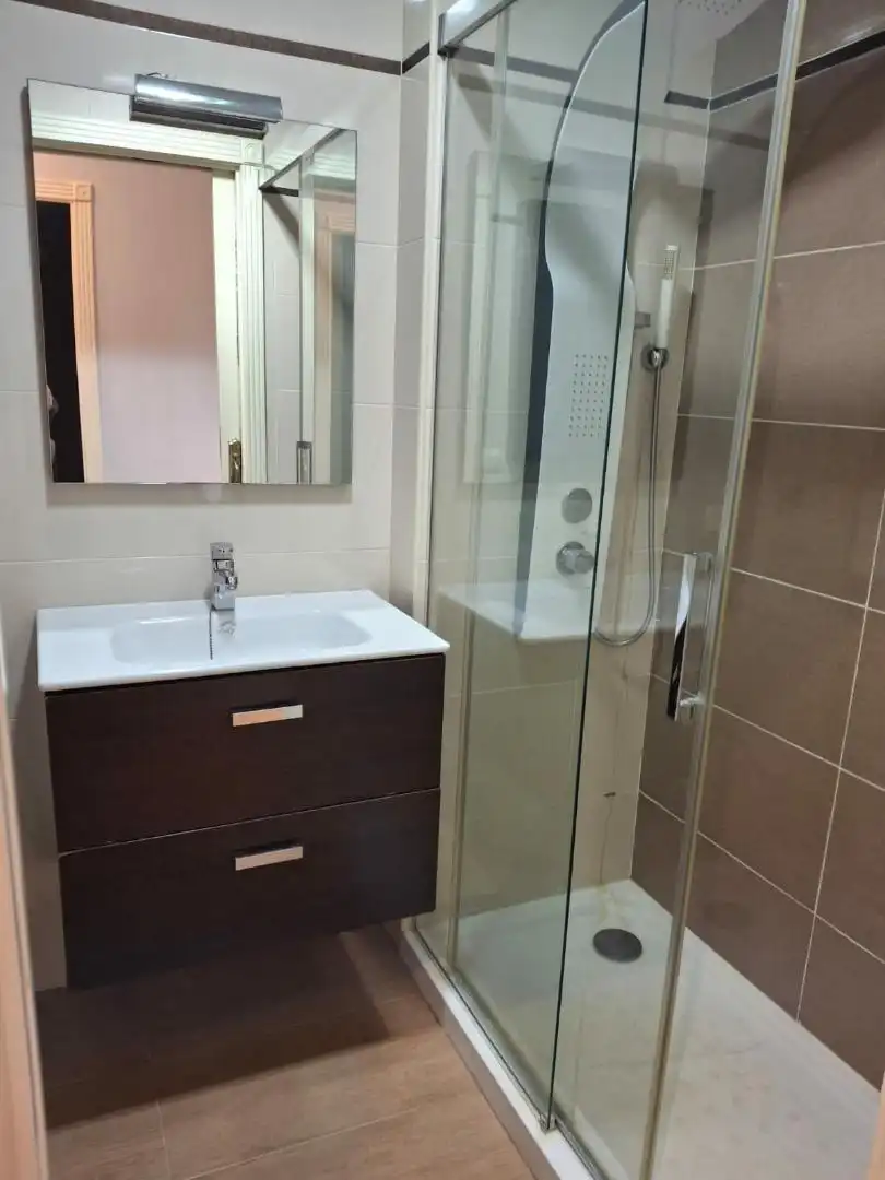 Piso en venta en Calle Ancha, 107, Aguilar de la Frontera Baño de Piso en venta en Aguilar de la Frontera con Aire acondicionado, Calefacción y Jardín privado