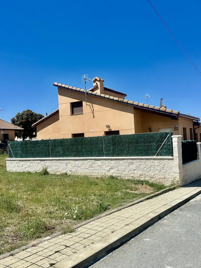 Casa o xalet en venda a Travesia Real, 6, Ituero y Lama Vista exterior de Casa o xalet en venda en Ituero y Lama amb Aire condicionat, Calefacció i Jardí privat