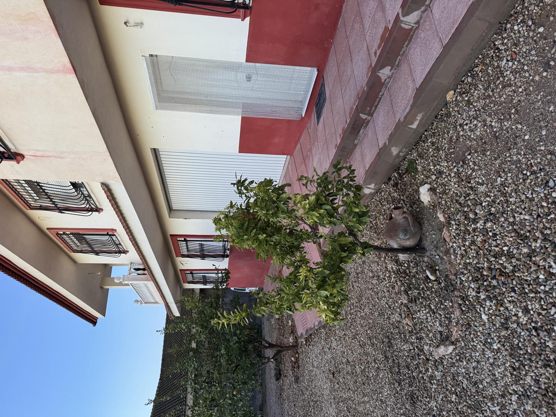 Außenansicht von Wohnungen zur Miete in Zurgena mit Privatgarten und Möbliert