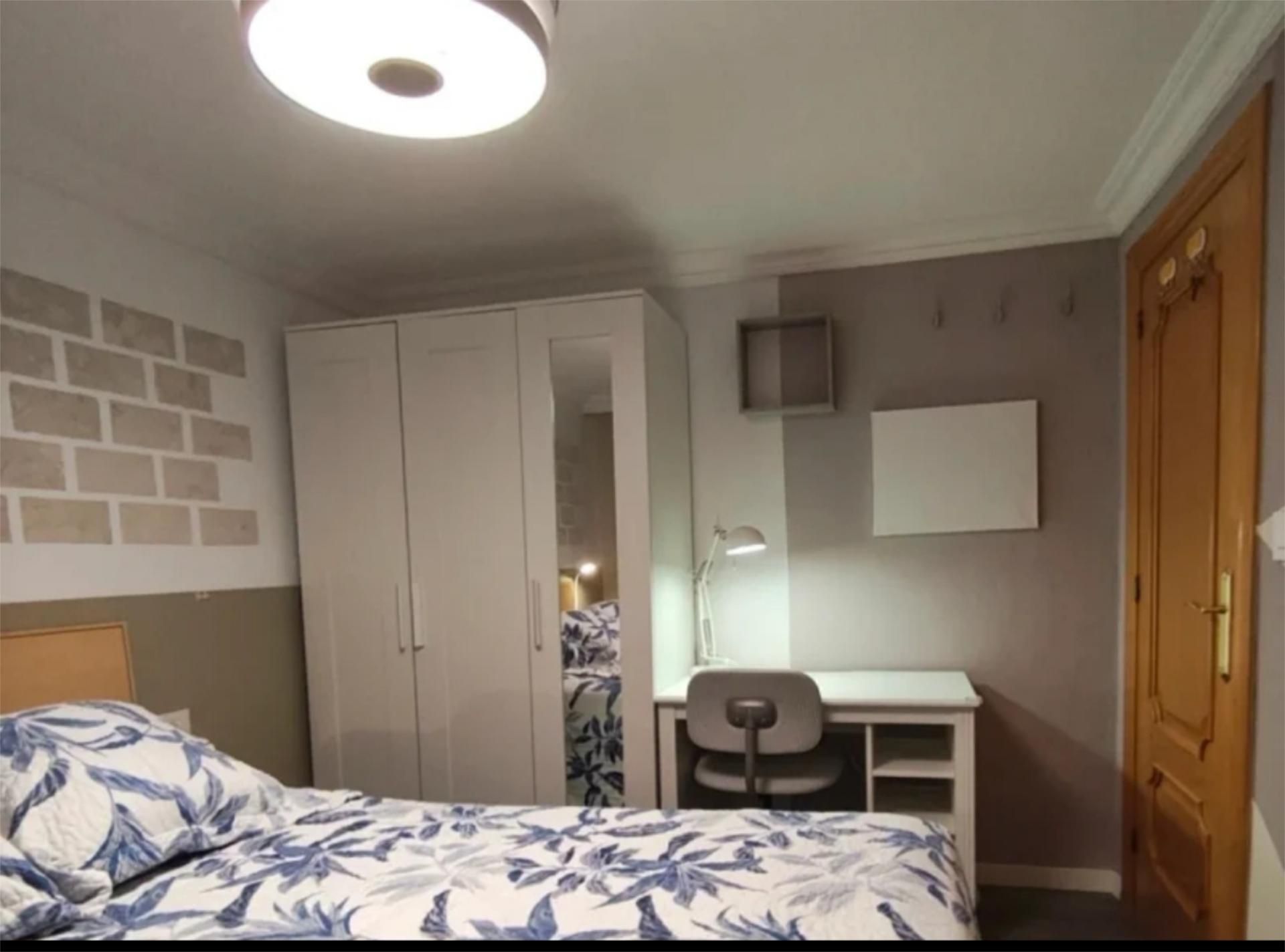 Flat for share in Calle Zorzano Ledesma, 3, Estación - San Antonio Flat for share in Calle Zorzano Ledesma, 3, Estación - San Antonio